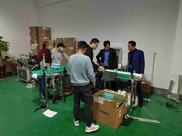 自動(dòng)化貼標(biāo)機(jī),立式貼標(biāo)機(jī),標(biāo)簽貼標(biāo)機(jī)